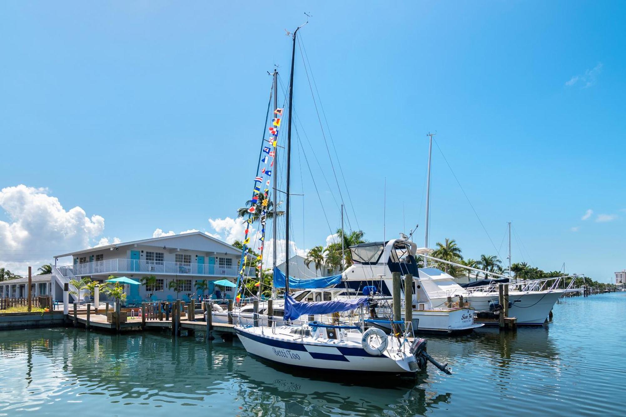 Latitude 26 Waterfront Boutique Resort - Fort Myers Beach Exteriör bild